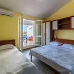 Ribarevi - Three Bedroom With Terrace And Sea View 아파트 마카르스카