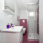 Ribarevi - Three Bedroom With Terrace And Sea View 마카르스카