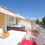 Ribarevi - Three Bedroom With Terrace And Sea View 마카르스카