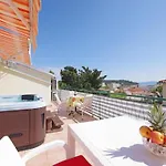 Ribarevi - Three Bedroom With Terrace And Sea View 마카르스카