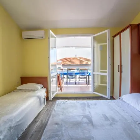 아파트 Ribarevi - Three Bedroom With Terrace And Sea View *