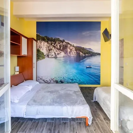Ribarevi - Three Bedroom With Terrace And Sea View 아파트 마카르스카
